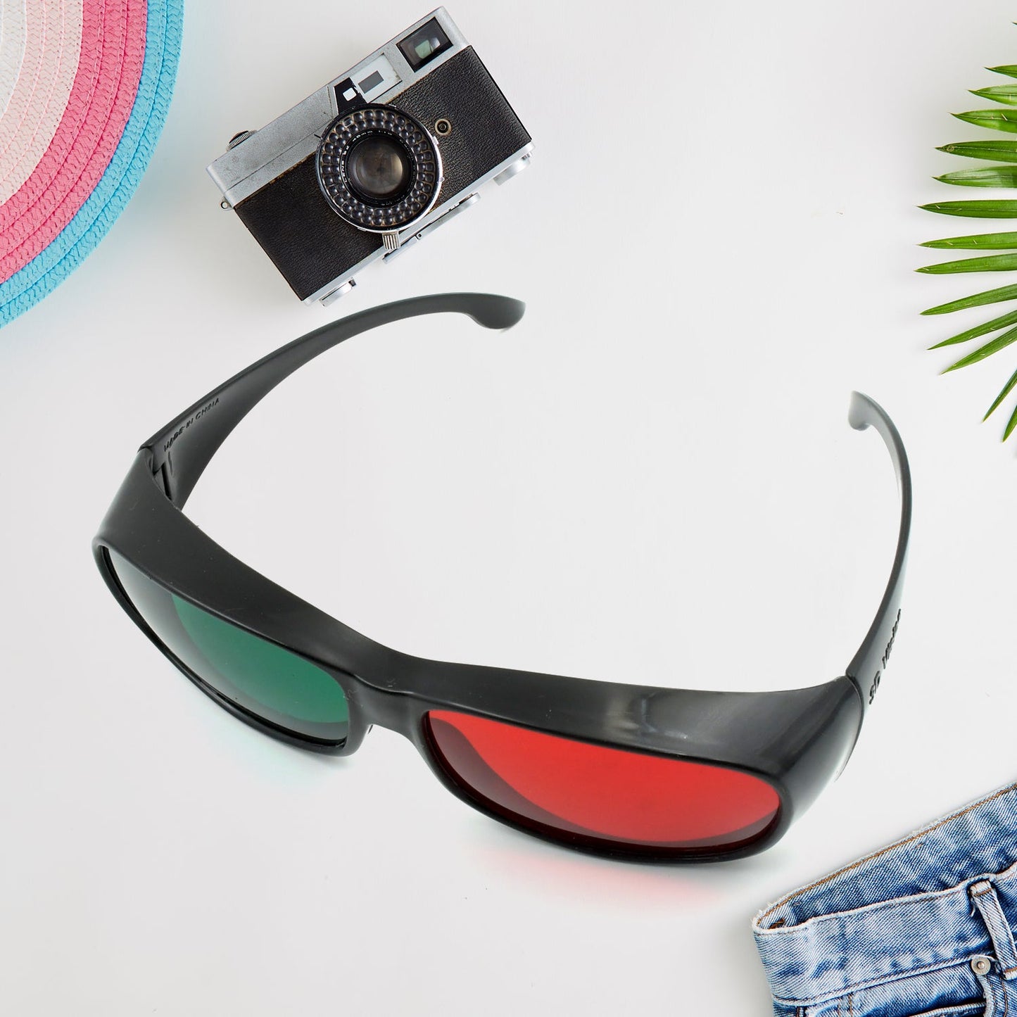 UV Protected Sunglasses, classic Sunglasses for Men & Women, Lightweight, Both Outdoor and Indoor Use (1 Pc )
