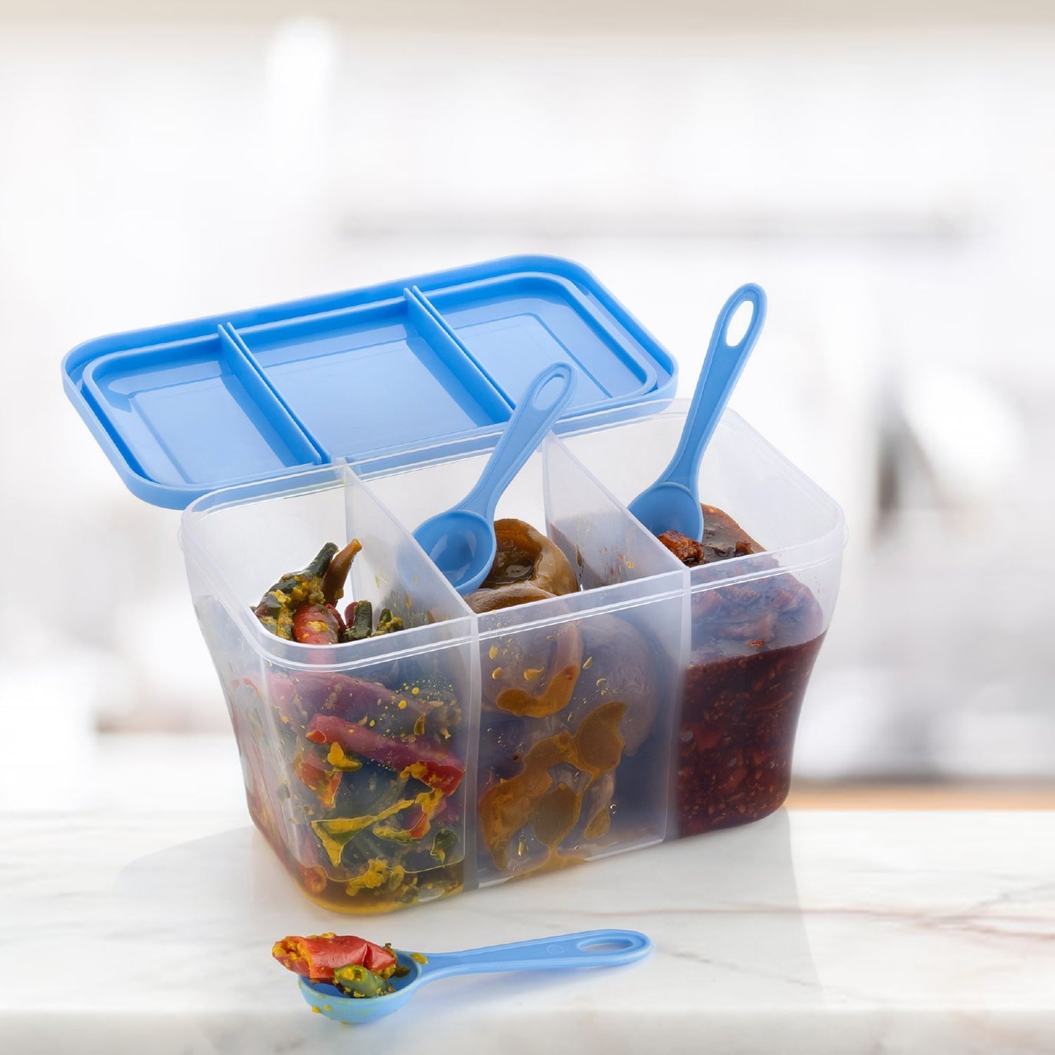 Square plastic storage container, 750ml, suitable for various household uses.