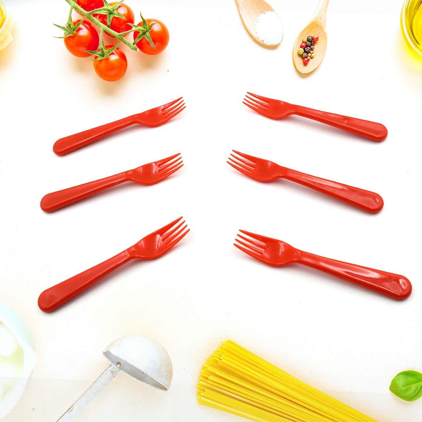 Easy-to-use plastic cutlery set for kids.